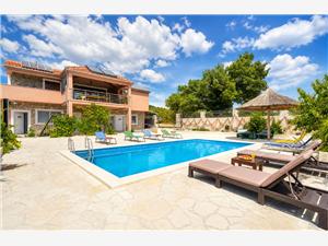 Villa Galia Tribunj, Remote cottage, Size 180.00 m2, Accommodation with pool