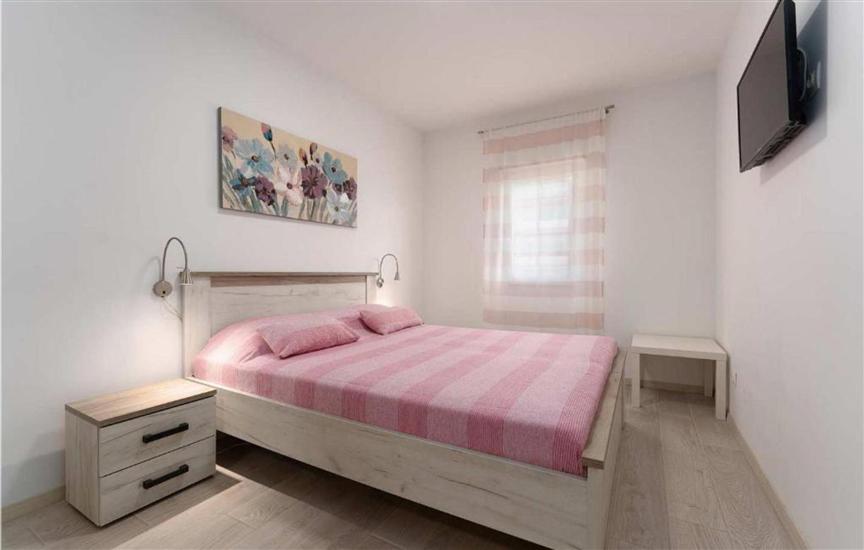 Apartment A1, for 5 persons