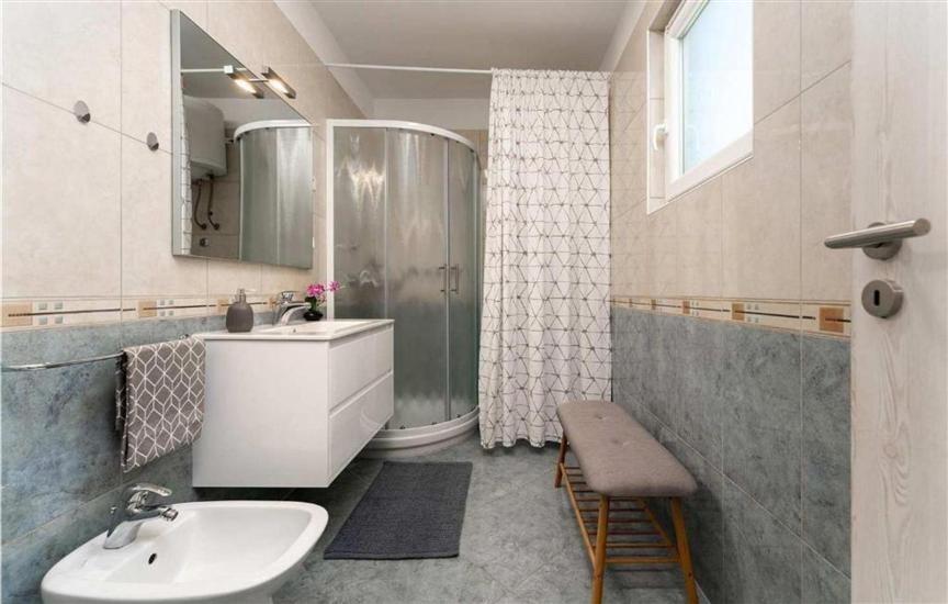 Apartment A1, for 5 persons