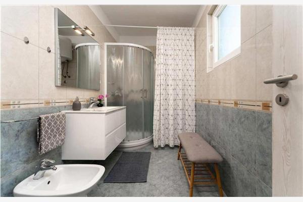 Apartment A1, for 5 persons