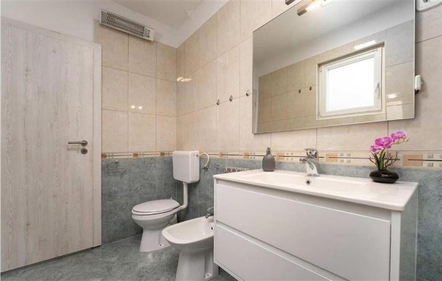 Apartment A1, for 5 persons