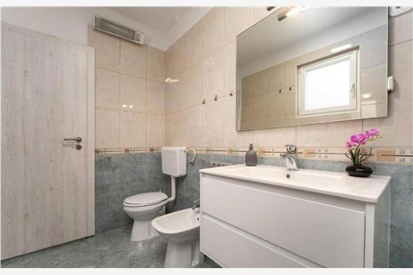 Apartment A1, for 5 persons