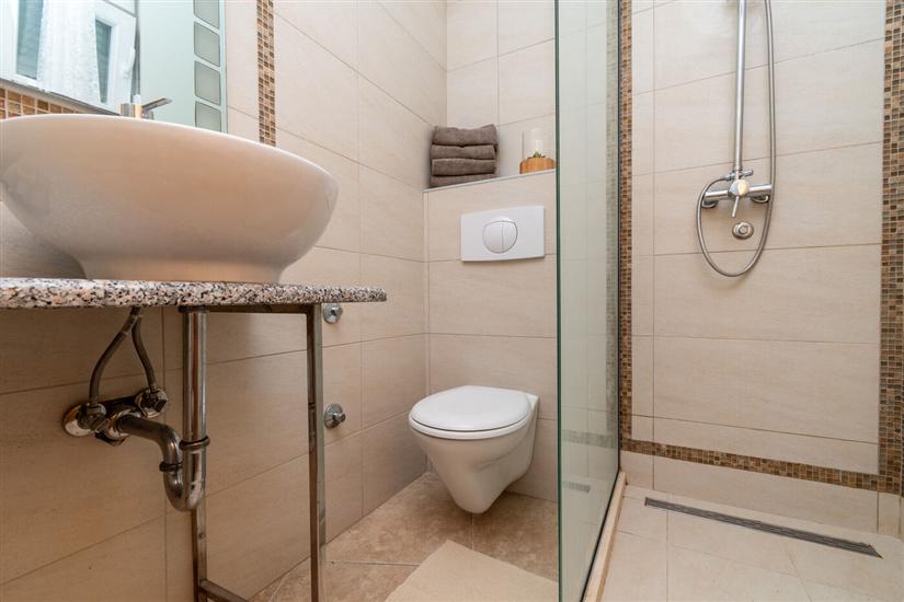 Apartment A4, for 5 persons