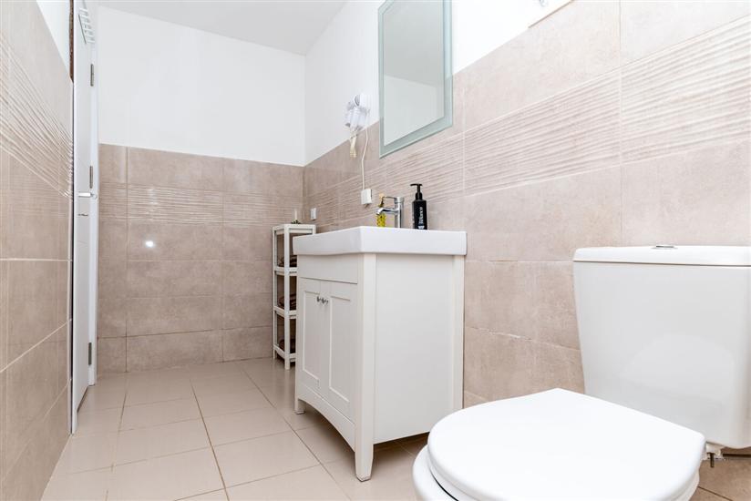 Apartment A8, for 5 persons