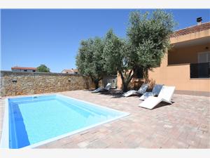 Haus Tina Biograd, Größe 170,00 m2, Privatunterkunft mit Pool, Entfernung vom Ortszentrum (Luftlinie) 800 m