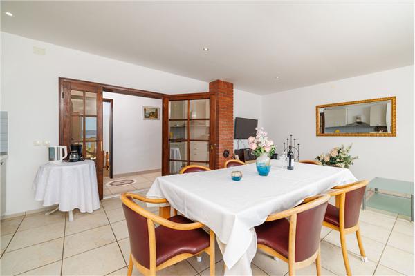 Apartment A4, for 8 persons