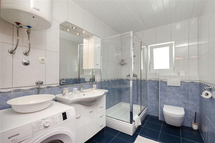 Apartment A1, for 7 persons