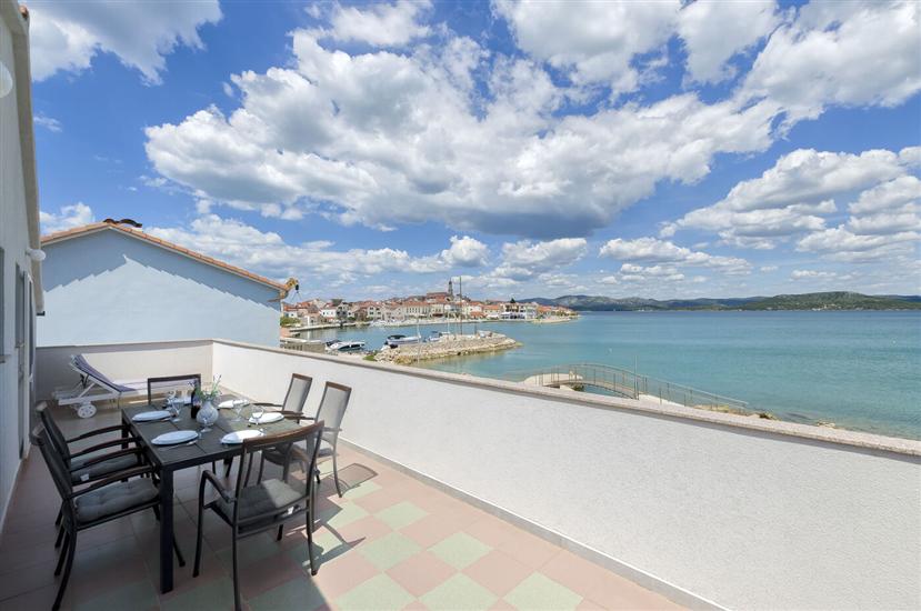 Apartment A1, for 7 persons