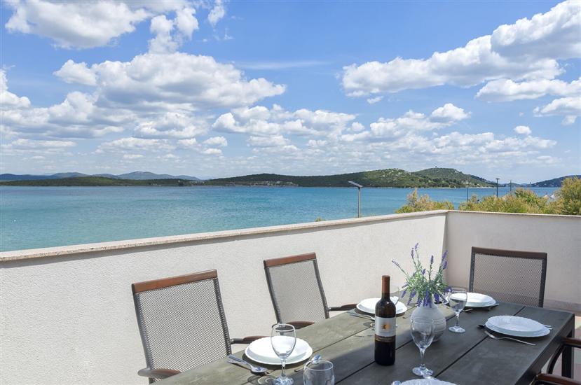 Apartment A1, for 7 persons