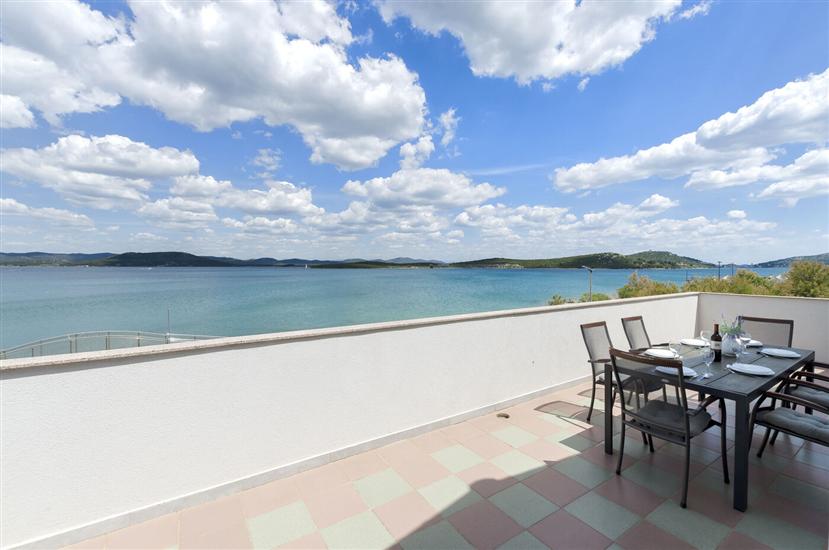 Apartment A1, for 7 persons