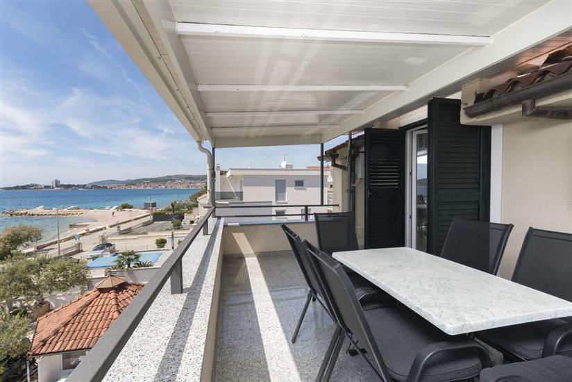 Apartment A1, for 5 persons