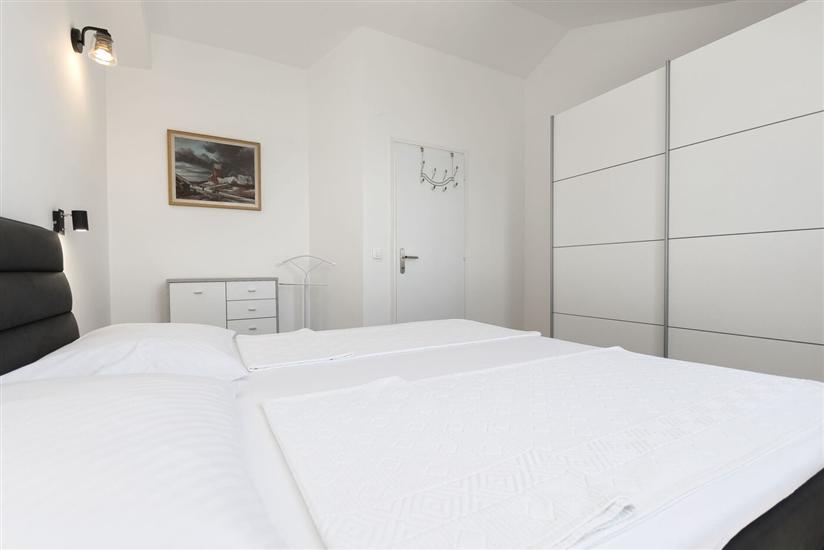 Apartment A1, for 5 persons