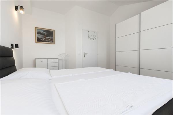 Apartment A1, for 5 persons