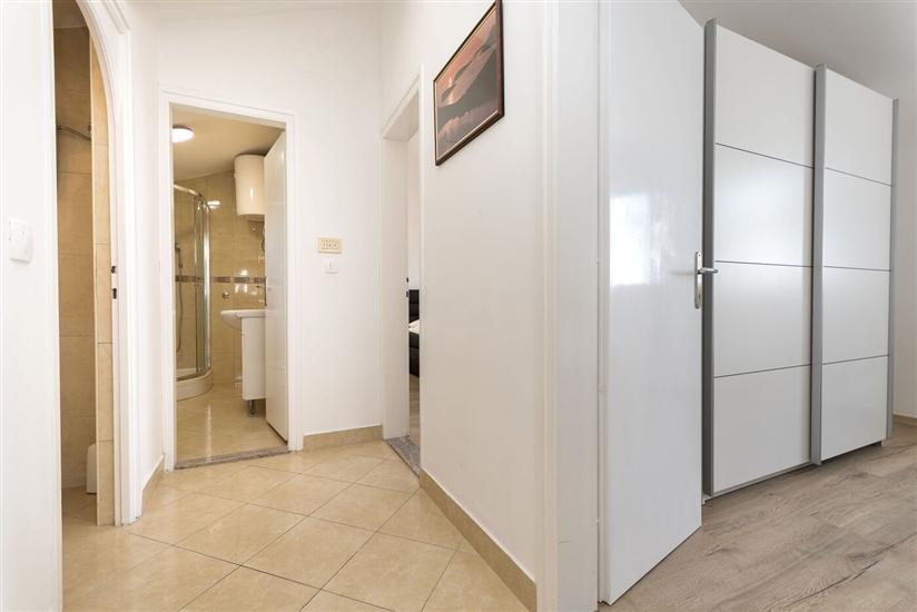 Apartment A1, for 5 persons