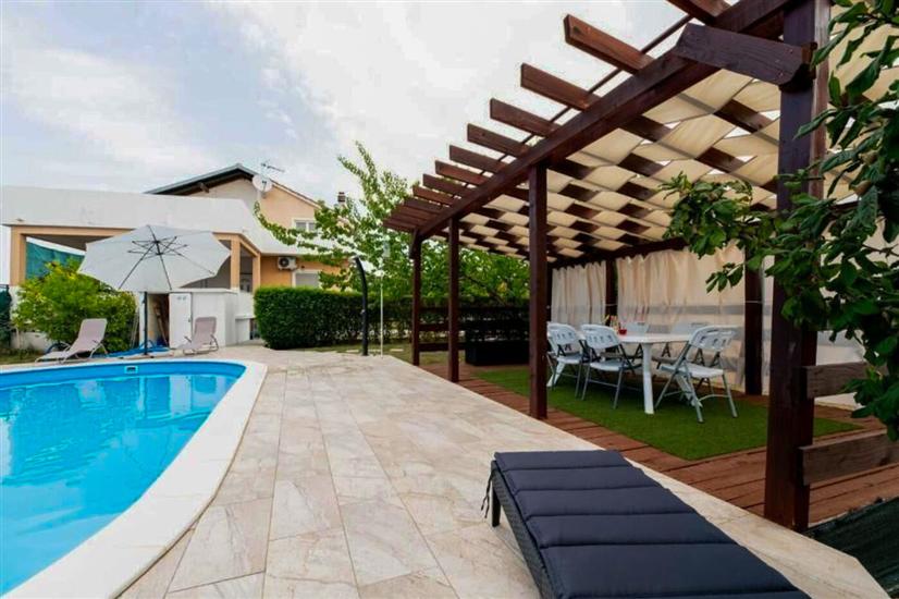 House Bistre