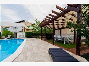 Hiša Bistre with private pool Radovin (Ražanac), Kvadratura 100,00 m2, Namestitev z bazenom