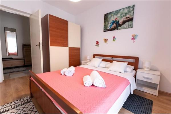 House K1, for 8 persons