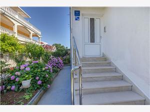 Apartmaji in Sobe Josipa Vodice, Kvadratura 15,00 m2