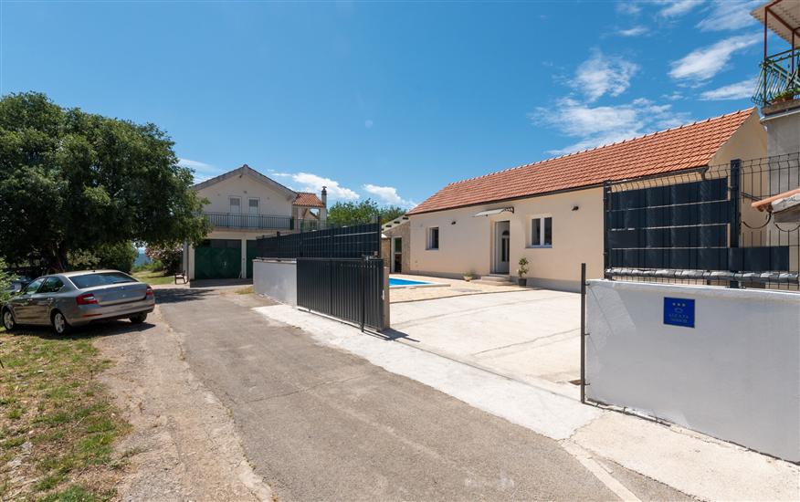 Dom Mirakul near Krka Private Pool