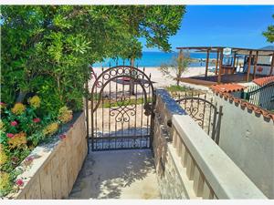 Apartments Helen Rogoznica, Stone house, Size 65.00 m2, Airline distance to the sea 30 m