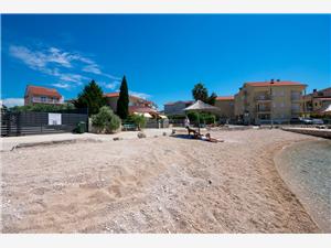 Appartements Bionda Croatie, Superficie 45,00 m2, Distance (vol d'oiseau) jusque la mer 10 m, Distance (vol d'oiseau) jusqu'au centre ville 600 m