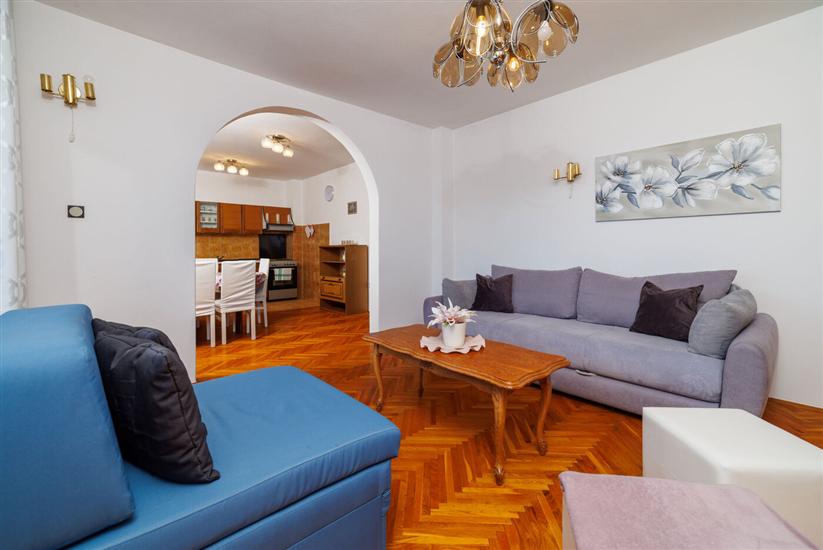 Apartment A1, for 6 persons