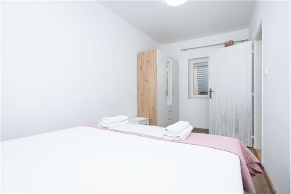 Apartment A1, for 5 persons