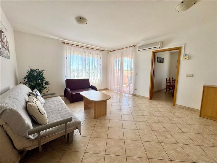 Apartment A7, for 6 persons
