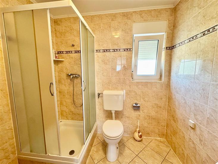 Apartment A7, for 6 persons