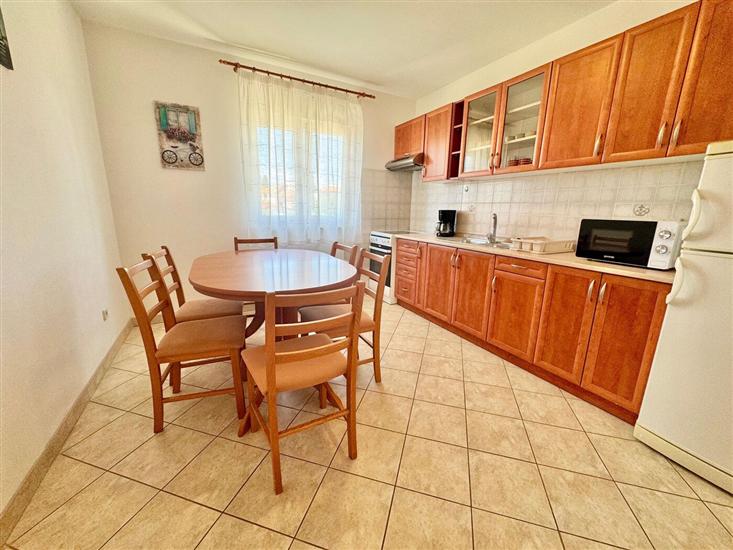 Apartment A7, for 6 persons