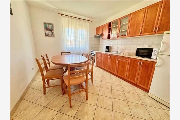 Apartment A7, for 6 persons