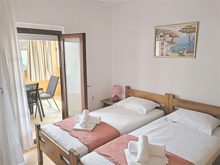 Apartment A1, for 5 persons