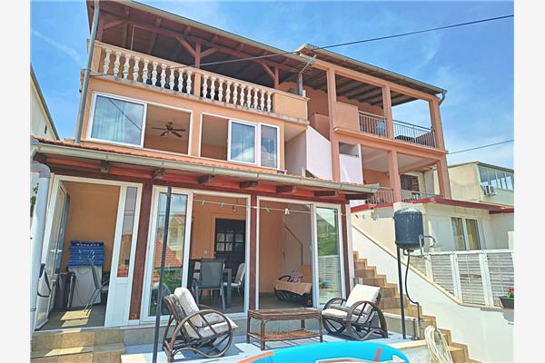 Apartment A1, for 5 persons