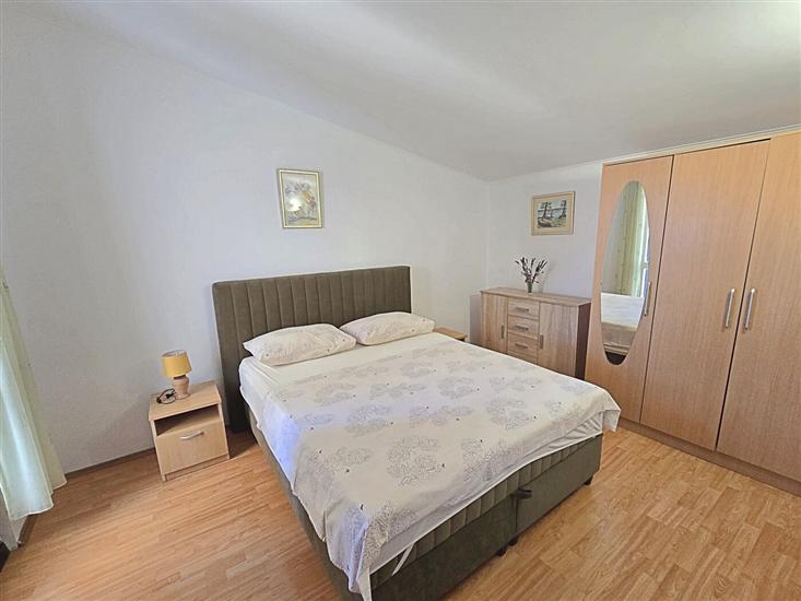 Apartment A1, for 5 persons