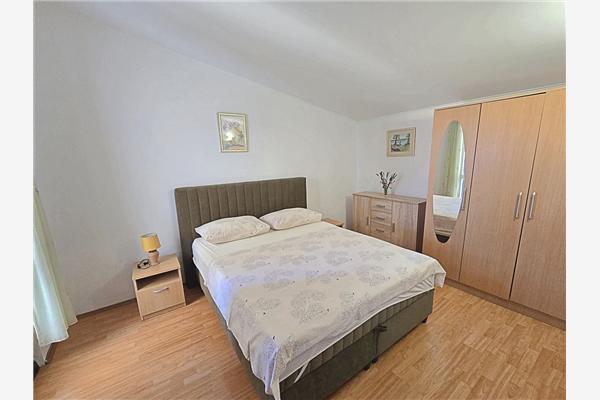 Apartment A1, for 5 persons