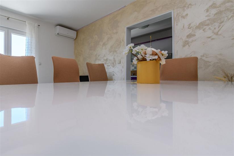 Apartment A2, for 8 persons