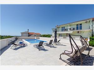 Apartments Marija Dvornica, Size 40.00 m2, Accommodation with pool, Airline distance to town centre 500 m