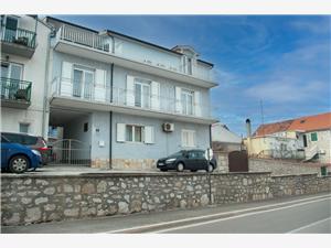 Apartamenty i Pokoje Zoran Vodice, Powierzchnia 25,00 m2, Odległość do morze mierzona drogą powietrzną wynosi 250 m, Odległość od centrum miasta, przez powietrze jest mierzona 150 m
