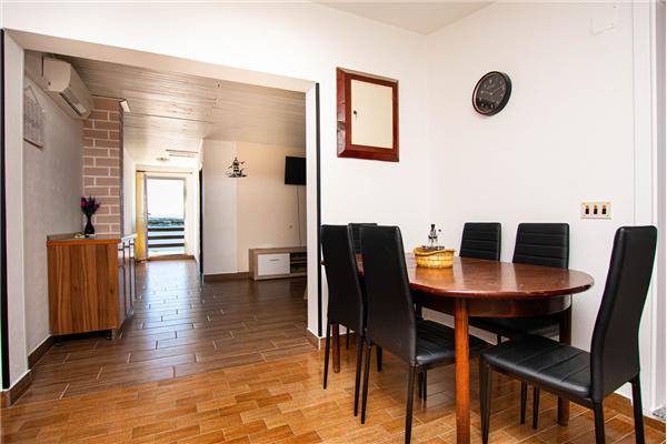 Apartment A2, for 6 persons