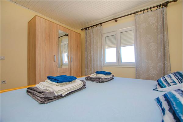 Apartment A2, for 6 persons