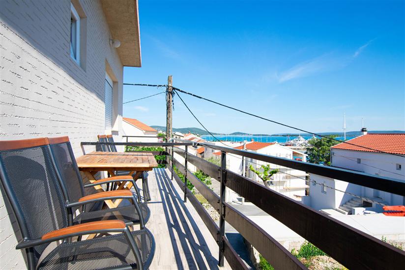 Apartment A1, for 5 persons