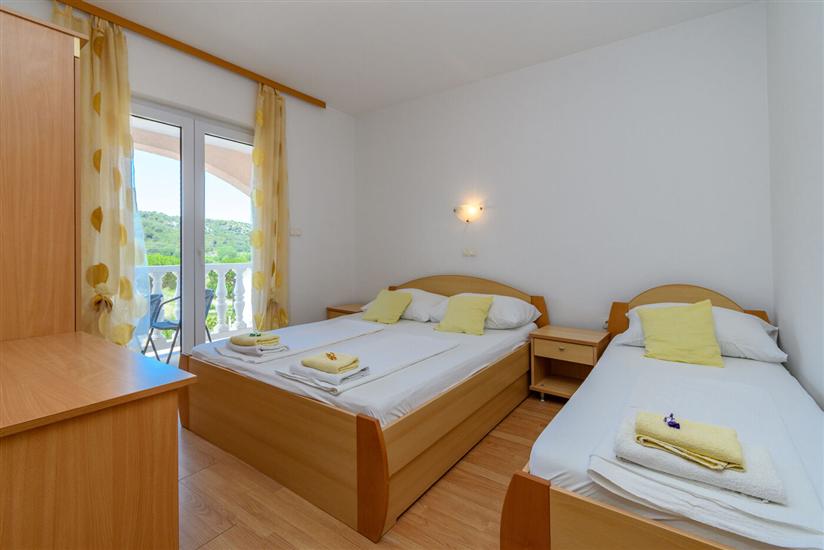 Apartment A4, for 6 persons