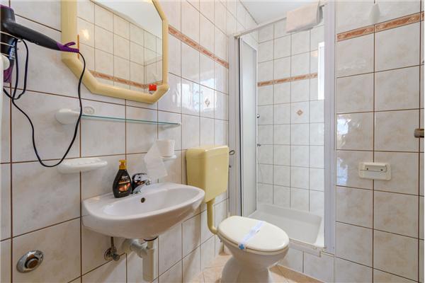 Apartment A4, for 6 persons