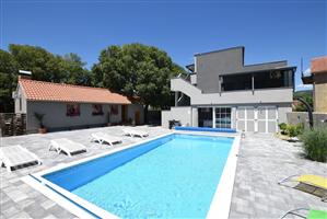 Apartment - Karin Gornji