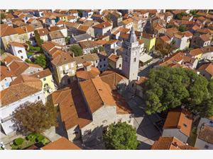 Soba Marta Omisalj - otok Krk, Kvadratura 20,00 m2, Oddaljenost od centra 150 m