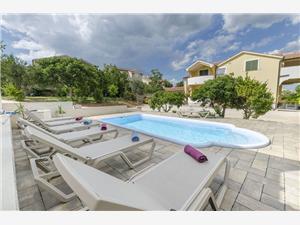 Apartment Villa Dijana Vodice, Size 75.00 m2, Accommodation with pool, Airline distance to town centre 900 m