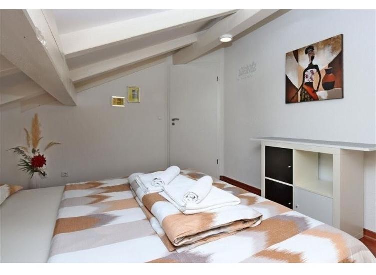 Apartment A1, for 5 persons