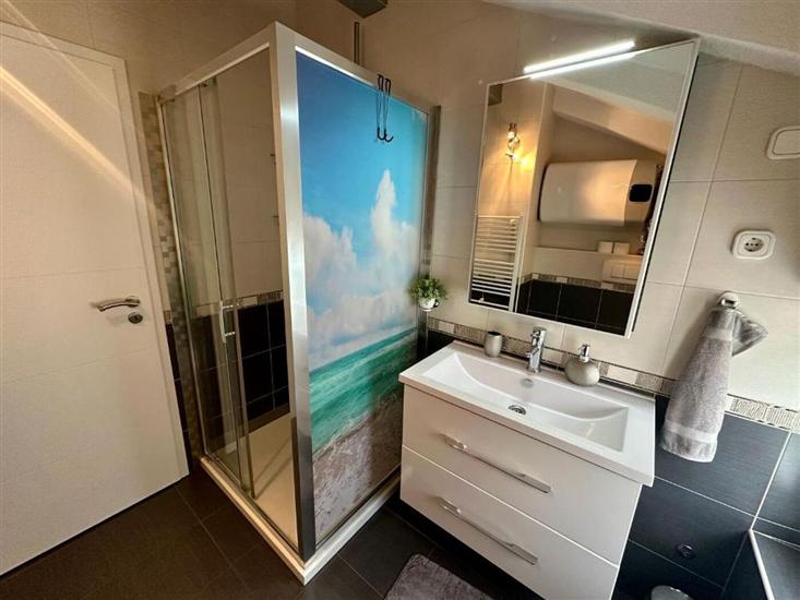 Apartment A1, for 5 persons