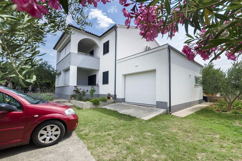 Apartment Rose Garden