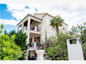 Apartmani Sunny Retreat Supetar - otok Brač, Kvadratura 31,00 m2, Zračna udaljenost od mora 250 m, Zračna udaljenost od centra mjesta 400 m